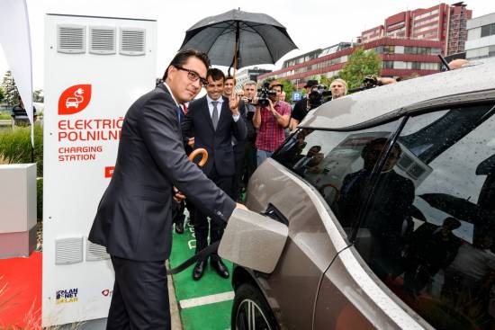 Včeraj so v BTC odprli prvo univerzalno hitro polnilnico za električna vozila
