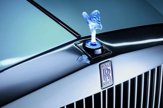 Rolls-Royce oznanil rekordno polletno prodajo