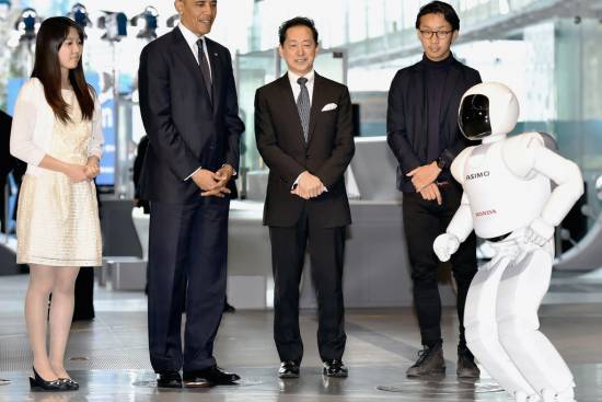 Hondin humanoidni robot ASIMO je pozdravil Obamo