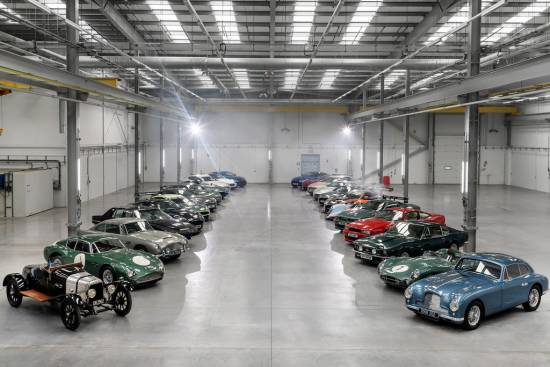 Aston Martin je v videu o DNK znamke zajel 28 vozil vrednih skoraj 77 milijonov!