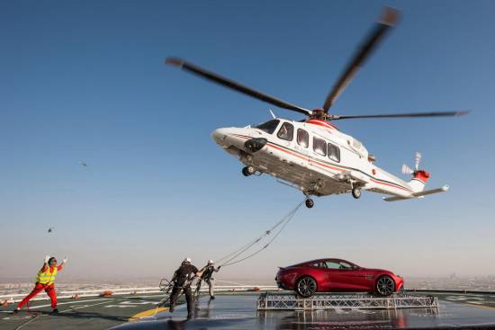 Aston Martin spektakularno praznuje v Dubaju
