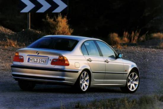 BMW vpoklicuje 1,6 milijona vozil serije 3