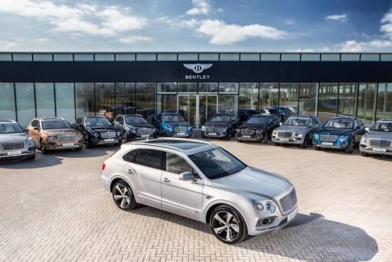 Bentley je pričel novo poglavje – predali so prve SUV-je Bentayga