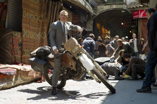 Honda je podarila motor iz Bondovega filma Skyfall