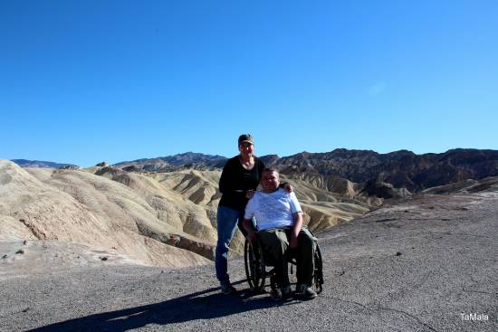 Zmagovalca Dunlopovega natečaja gresta z invalidskim vozičkom na Kilimandžaro!