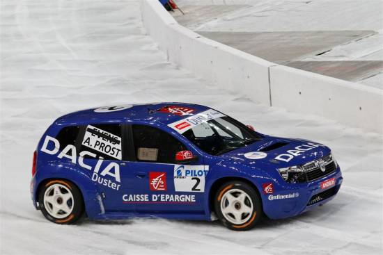 Alain Prost in dacia duster zmagala na Stade de France