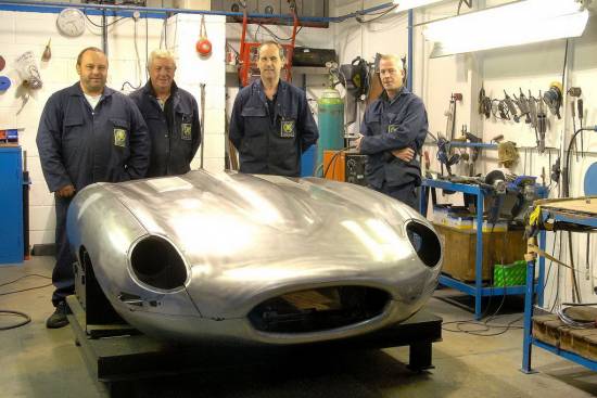 Izdelanih 100 nadomestnih pokrovov motorja za jaguar E-type