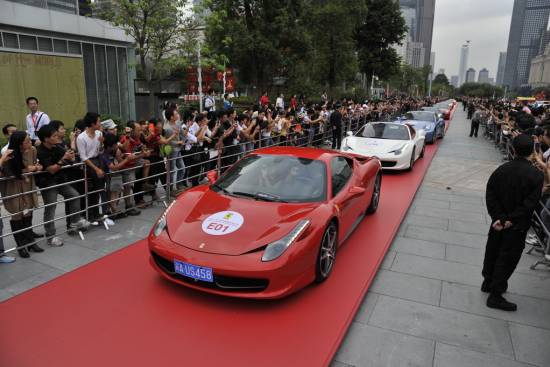 20 let Ferrarija na Kitajskem – 250.000 ljudi na ulicah