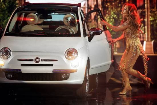 Fiat 500 na odru z Jennifer Lopez