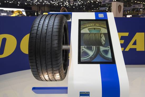 Goodyear je v Ženevi predstavil pnevmatiko Eagle F1 Asymmetric 3