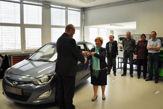 Hyundai je ljubljanski srednji šoli za učne namene predal model i20