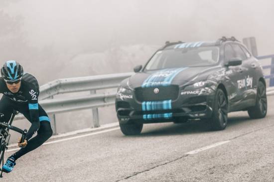 Jaguar je na Tour de France prvič pokazal prototip bodočega SUV-ja F-Pace