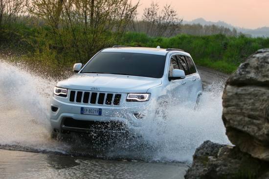 Jeep prvič prodal več kot milijon vozil v letu