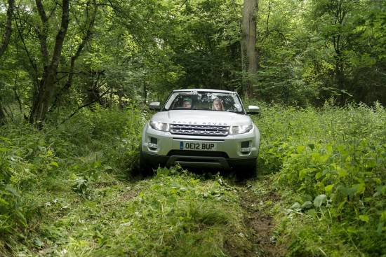 Land Rover bo otroke učil terenske vožnje