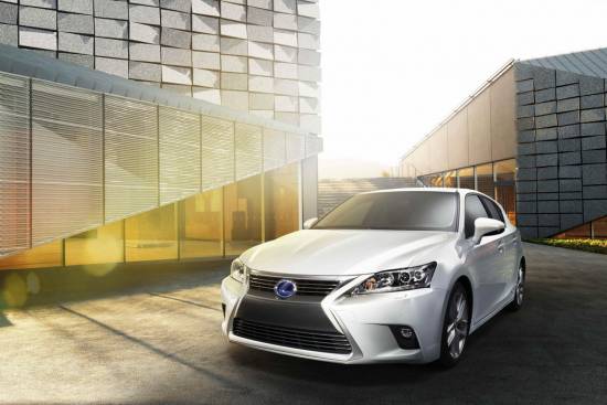 Prihaja prenovljeni lexus CT 200h