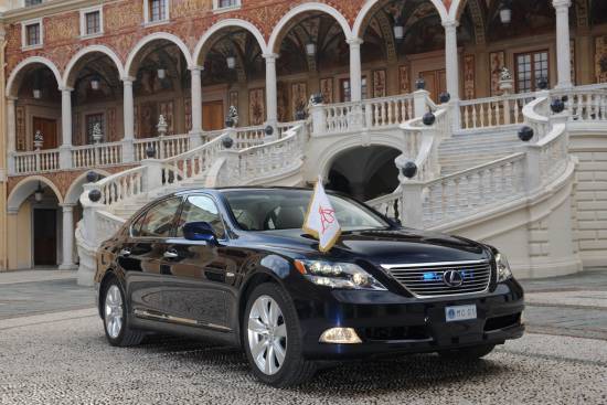 Lexus je uradno vozilo monaškega princa Alberta II
