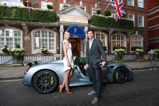 Weber peljal Sharapovo na Wimbledon v porscheju 918 spyder