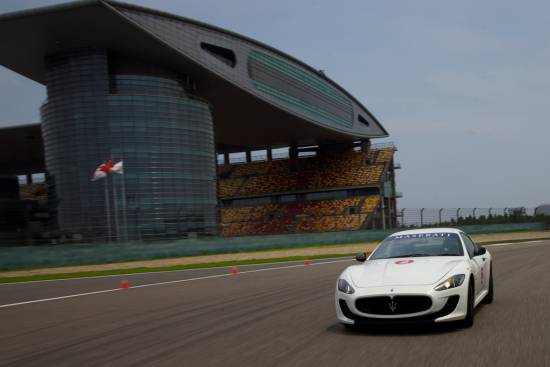 Maserati granturismo MC stradale zapeljal v Azijo