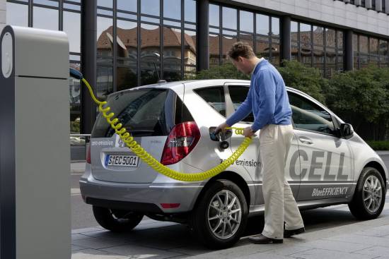 Daimler in Bosch bosta izdelovala elektromotorje