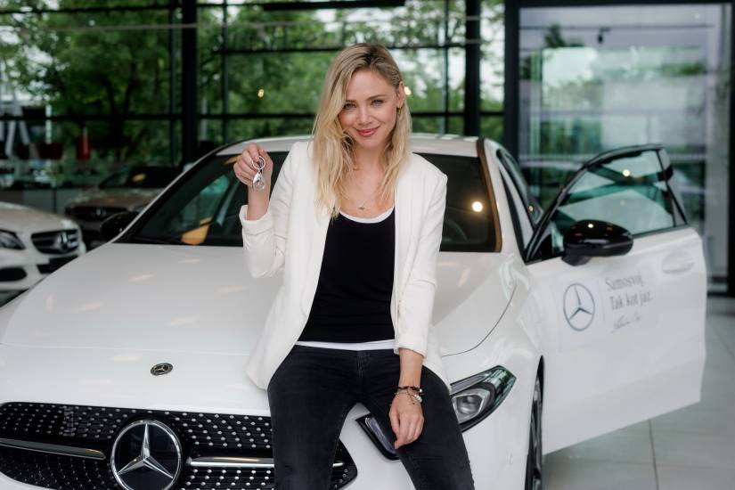 Mercedesova ambasadorja – Anže Kopitar in Katarina Čas – sta prevzela nove avtomobile