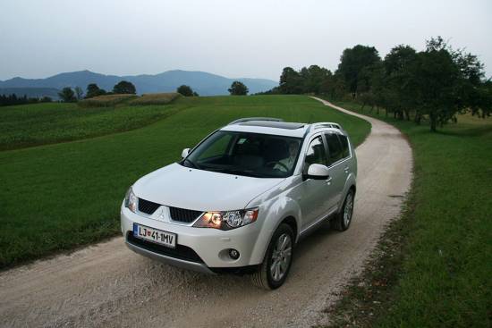 Mitsubishi outlander 2,4 CVT instyle