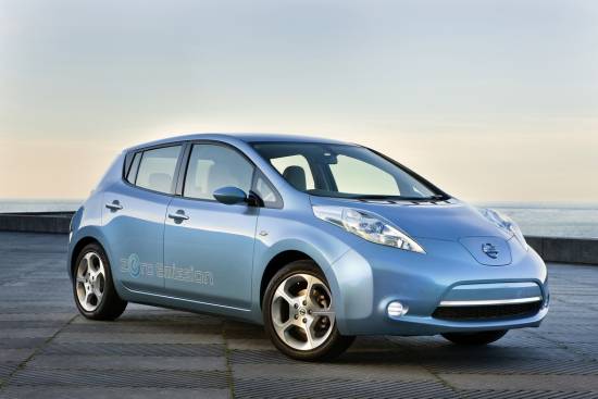 Kako se nissan leaf polni s pomočjo sonca?