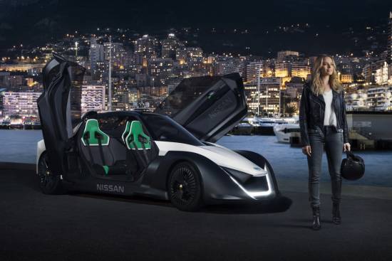 Igralka Margot Robbie je Nissanova prva ambasadorka električnih vozil