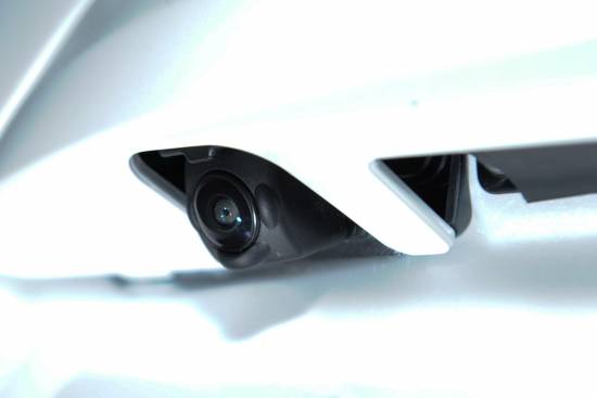 Nissan predstavil vzvratno kamero s samočistilnim sistemom