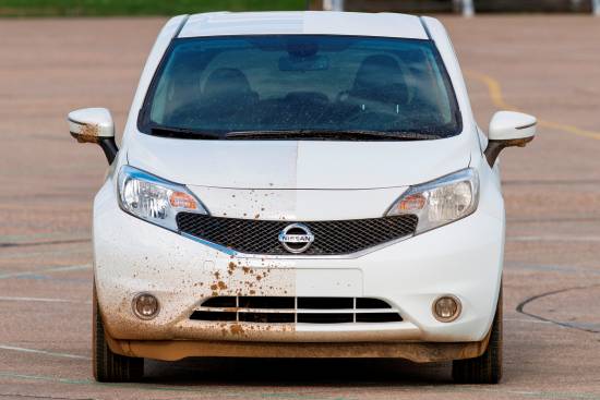 Nissan razvija avtomobilsko barvo, ki se ne umaže