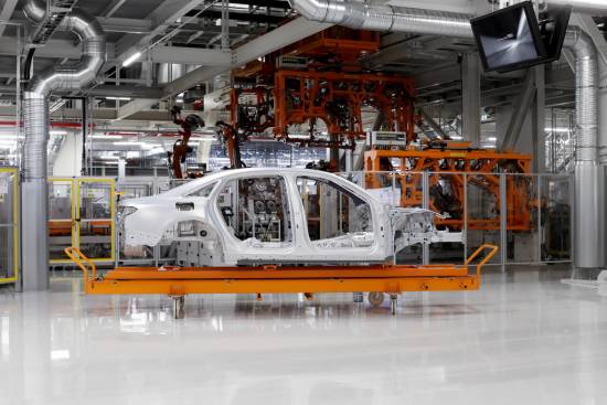 Audi je razkril napredno lahko konstrukcijo novega A8