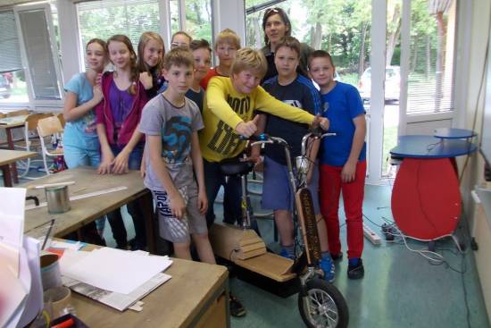 Slovenski šolarji izdelali skiro na sončno energijo in zmagali na  Toyotinem natečaju