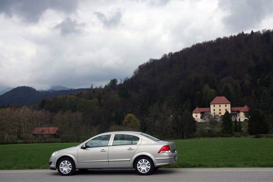 Opel astra sedan 1,6 16v enjoy