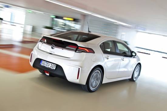 Opel ampera je preko Europcar na voljo za kratkoročni najem