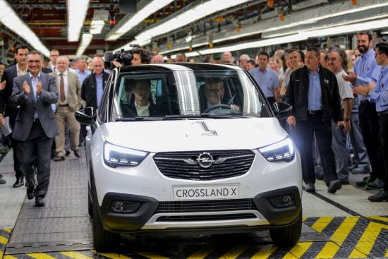 Opel je zagnal proizvodnjo SUV-ja Crosslanda X, ki je prvi plod sodelovanja s PSA