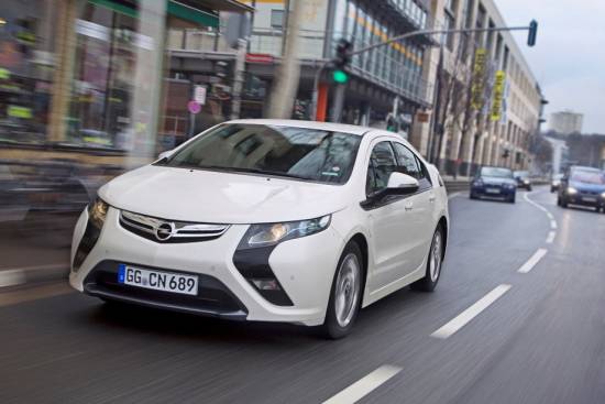 Opel ampera s slovensko ekipo na dirko v Monte Carlo