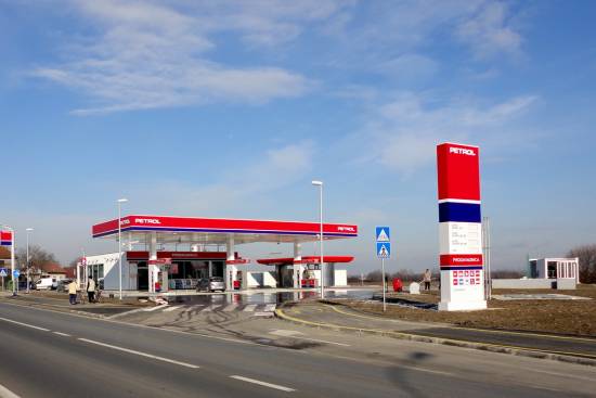 Petrol v novo leto z mrežo 455 bencinskih servisov