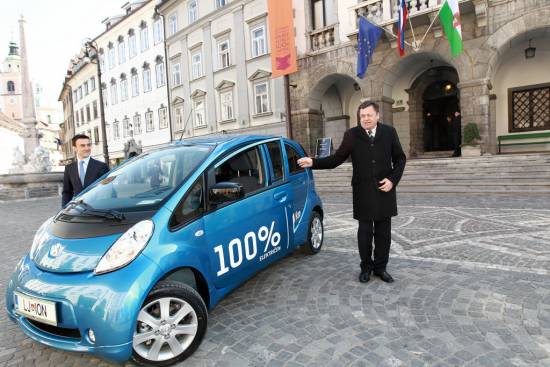 Z električnim peugeotom iOnom pri županu Ljubljane