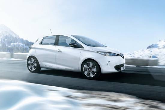 Renault bo kupcem električnega modela ZOE podaril domačo polnilnico