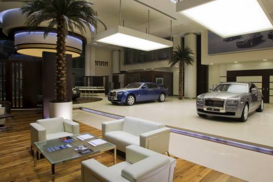 Rolls-Royce v Abu Dhabiju odprl svoj največji salon