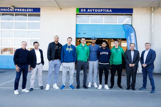 Košarkarji KK Petrol Olimpija so sponzorsko obuli svoja vozila v zimske pnevmatike