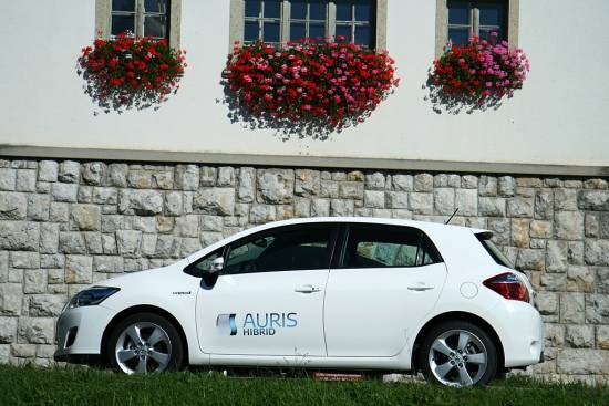 ADAC toyoto auris hybrid imenoval za »avto prihodnosti«