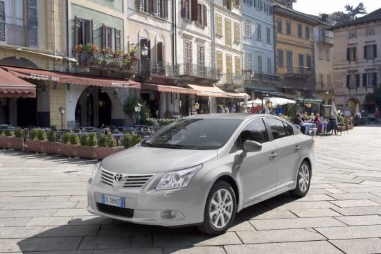 Toyotina preventivna servisna akcija na vozilih Avensis in Lexus IS 250