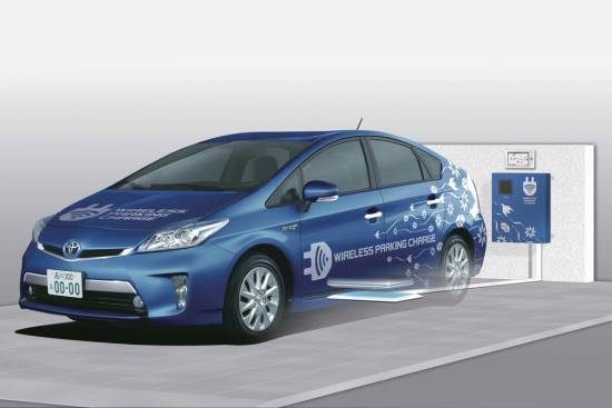 Toyota testira brezžično polnjenje baterij za vozila