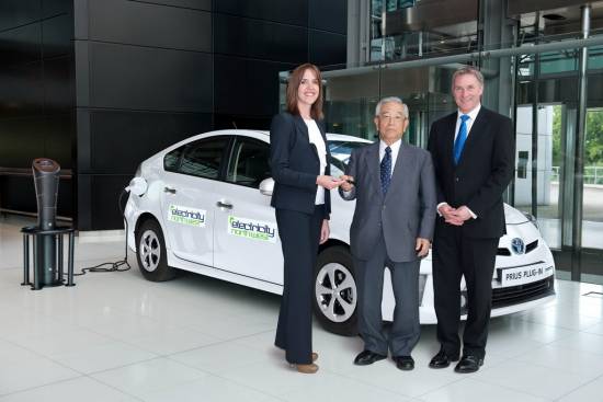 Toyota predala prve prius plug-in hibride v Veliki Britaniji