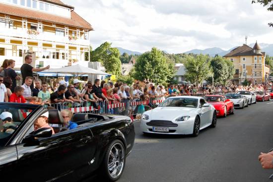 Parada superšportnih avtomobilov v Vrbi na avstrijskem Koroškem
