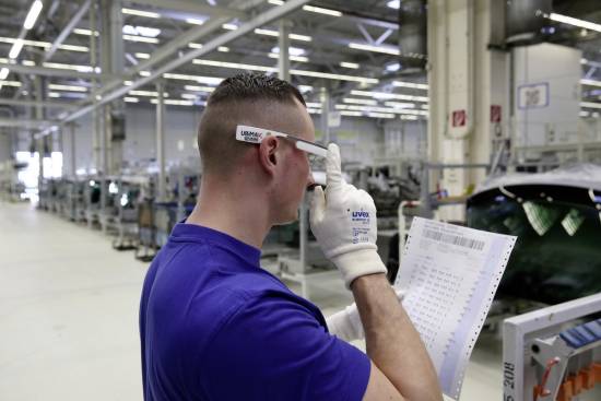 Volkswagnovi delavci bodo v proizvodnji uporabljali pametna 3D očala