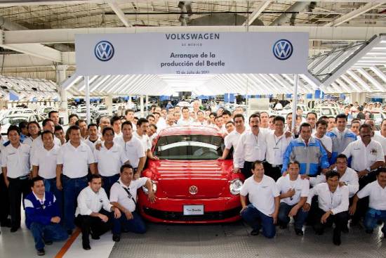 Volkswagen pričel s proizvajati novega beetla