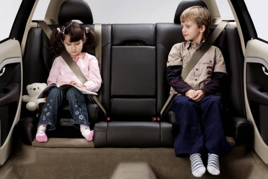 Volvo praznuje 25 let integriranega otroškega sedeža