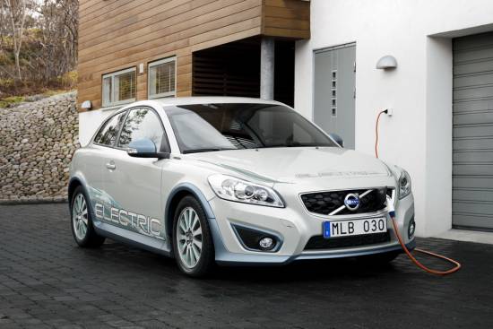 Volvo v Šanghaju ljudem približuje električne avtomobile