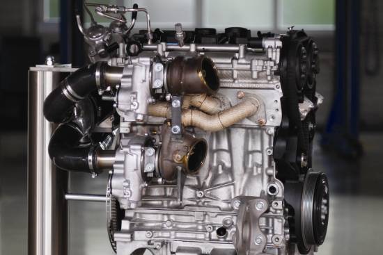 Volvo je predstavil 2-litrski motor s trojnim prisilnim polnjenjem in 450 KM!